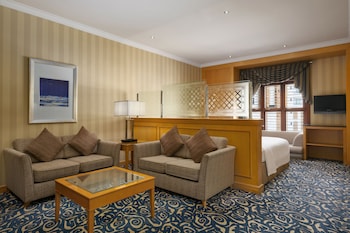 Studio Suite with Two Single Beds
