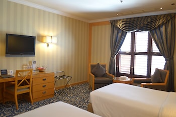 Studio Suite partial Haram View with Two Single Beds