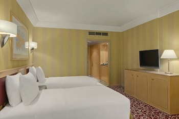 Deluxe Room Partial Haram View with Two Twin Beds