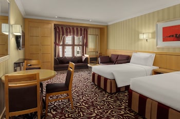 Studio Suite partial Haram View with Two Single Beds