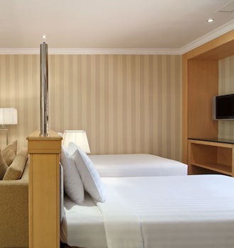 Studio Suite with Two Single Beds
