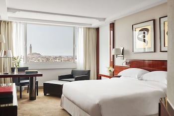 Club Room, 1 King Bed (Club Access)