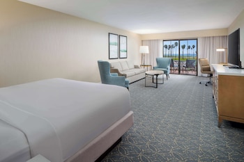 Room, 1 King Bed, Accessible, Ocean View (Hearing)