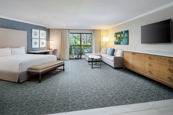 Junior Suite, 1 King Bed, Accessible, Bathtub