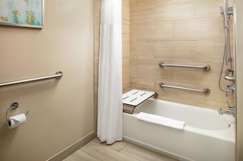 Room, 2 Queen Beds, Accessible (Bathtub)