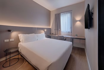 Family Room, Connecting Rooms (3AD+1CH)