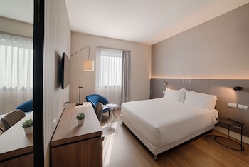 Family Room, Connecting Rooms (3AD+1CH)