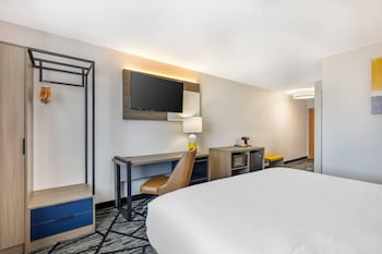 Standard Room, 1 King Bed, Non Smoking