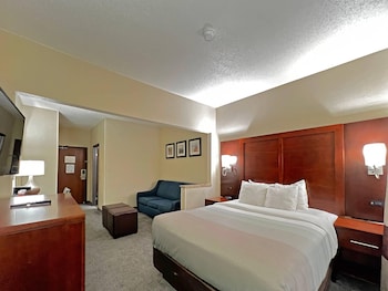 Suite, 1 Queen Bed with Sofa bed, Non Smoking