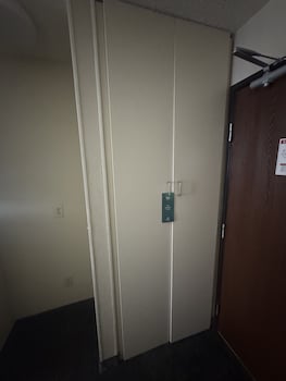Standard Room, 1 Queen Bed, Accessible, Non Smoking (Accessible Tub)