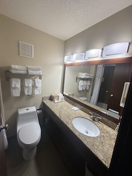 Suite, 1 Queen Bed with Sofa bed, Non Smoking