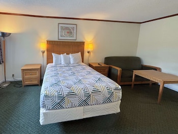 Deluxe Room, 1 King Bed, Non Smoking, Refrigerator & Microwave