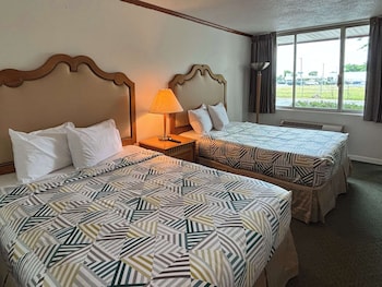Deluxe Room, 2 Double Beds, Non Smoking, Refrigerator & Microwave
