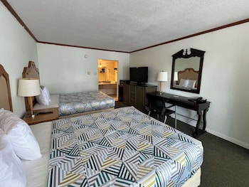Deluxe Room, 2 Double Beds, Non Smoking, Refrigerator & Microwave