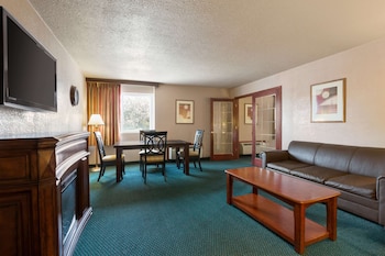 Suite, 1 King Bed, Non Smoking