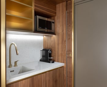 Suite, 1 King Bed (Apartment)