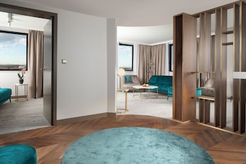 Suite, 1 King Bed (Apartment)