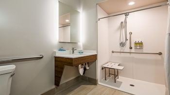 Standard Room, 2 Queen Beds, Accessible (Communications)