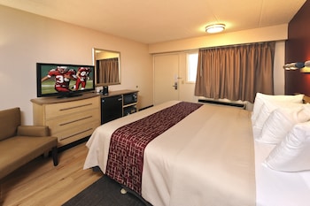 Superior Room, 1 King Bed, Accessible (Smoke Free)