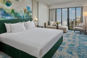 Club Room King Bed, Club Access