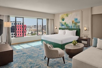 Junior Suite King Bed, Club Access