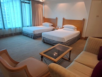 Junior Suite Twin Beds, Club Access