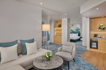 Executive Suite King Bed, Club Access