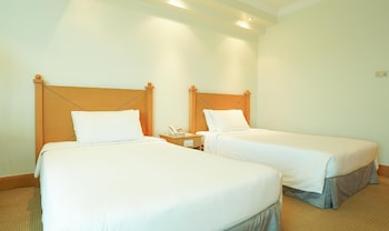 Deluxe Room Twin Beds
