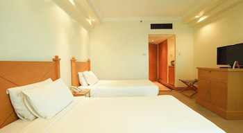Deluxe Room Twin Beds