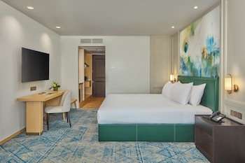 Club Room King Bed, Club Access