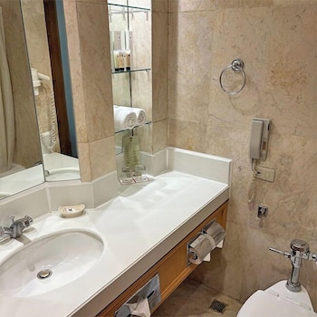 Junior Suite Twin Beds, Club Access