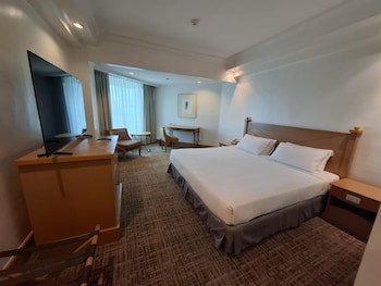 Deluxe Room King Bed