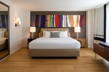 Deluxe Room, 1 Queen Bed