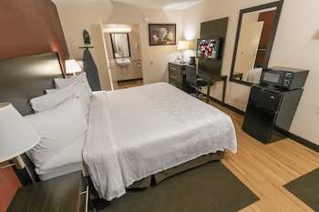 Deluxe Room, 1 King Bed, Accessible (Smoke Free)