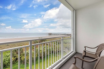 Junior Suite, 2 Queen Beds, Non Smoking, Oceanfront (with Sofabed)