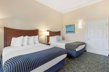 Family Suite, 2 Queen Beds, Non Smoking, Kitchenette (with Sofabed)