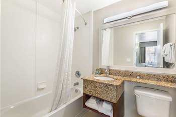 Standard Room, 1 King Bed, Non Smoking, Kitchen