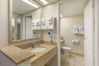 Junior Suite, 2 Queen Beds, Non Smoking, Oceanfront (with Sofabed)