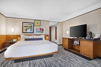 Premium Room, 1 King Bed, City View, Corner