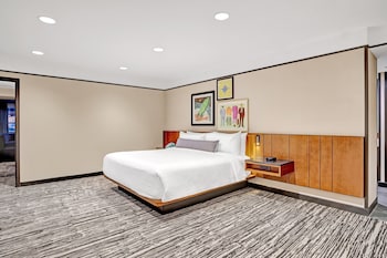 Suite, 1 Bedroom, Mobility Accessible (Communications)