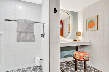 Suite, 1 Bedroom, Mobility Accessible (Communications)