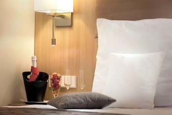 Classic Room, 1 Double Bed, Refrigerator (Converts to 2 Twin Beds)