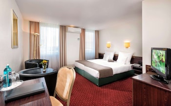 Classic Room, 1 Double Bed, Refrigerator (Converts to 2 Twin Beds)