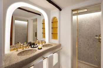 Classic Room, 1 King Bed, Inner View (Contemporary)