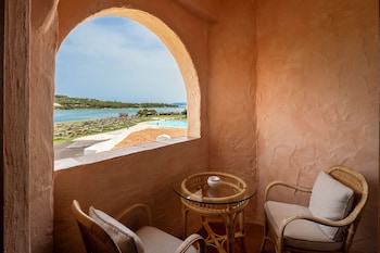 Superior Room, 1 King Bed, Partial Sea View (Contemporary)
