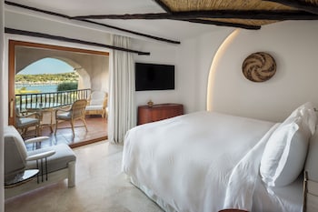 Superior Room, 1 King Bed, Partial Sea View (Contemporary)