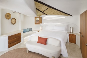 Deluxe Suite, 1 King Bed, Inner View (Contemporary)