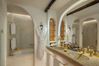 Junior Suite, 1 King Bed, Sea View (Contemporary)