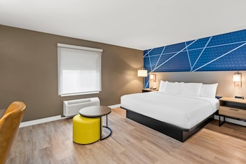 Suite, 1 King Bed, Accessible, Non Smoking