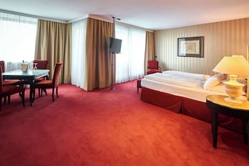 Suite, Multiple Beds, Balcony (Separate Living Room)